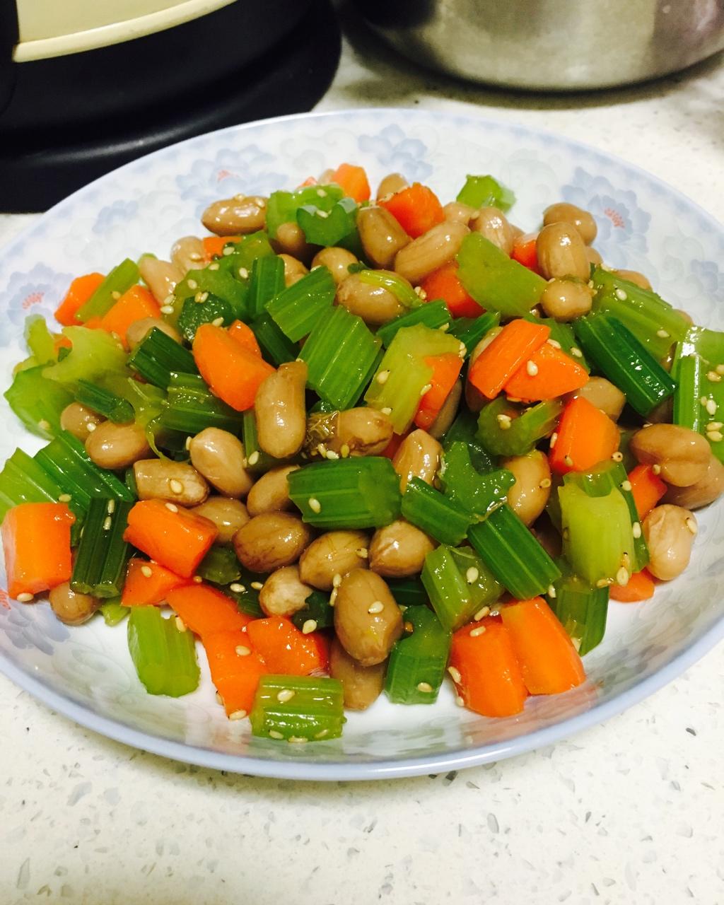 凉拌芹菜花生米胡萝卜