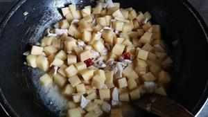 土豆芹菜炒肉的做法 步骤5