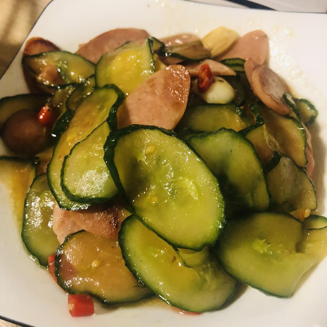 青瓜炒火腿肠的做法