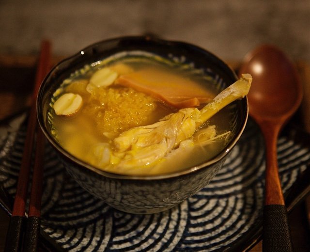廣東老火湯--蓮子百合銀耳煲雞