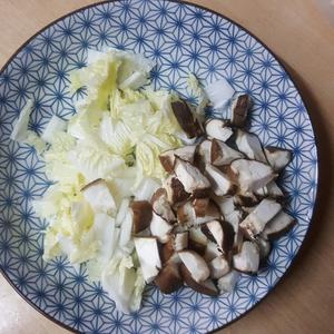 （减脂）白菜香菇滑蛋燕麦粥的做法 步骤1