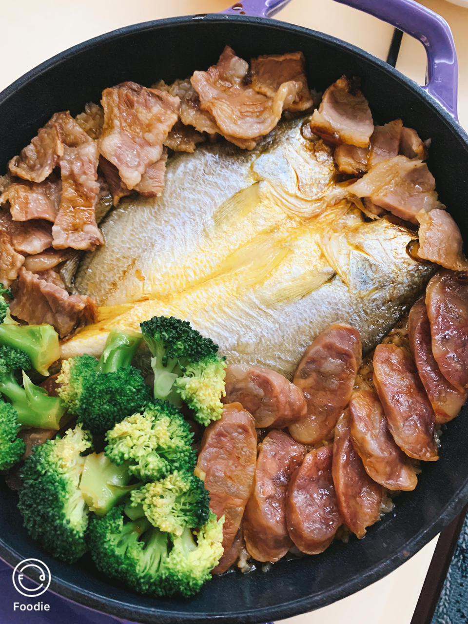 广式腊味煲仔饭