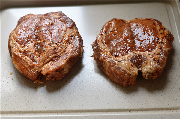 烤梅花肉—在家轻松做出餐厅味的做法 步骤5