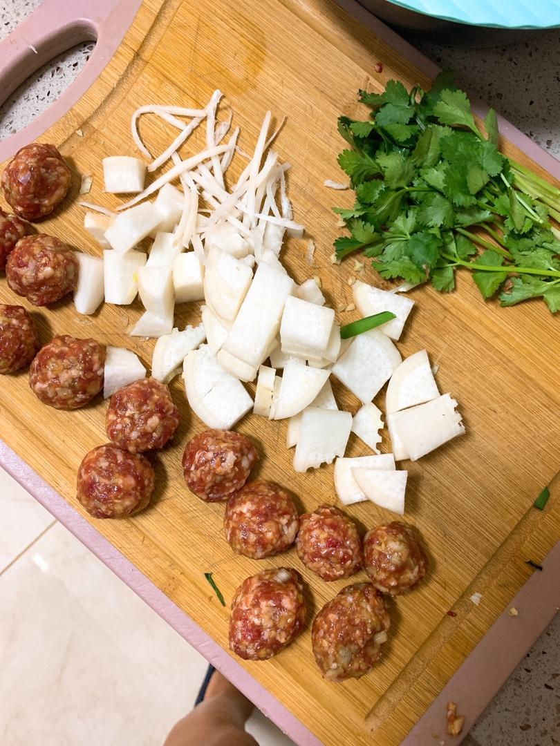 牛肉丸子萝卜汤