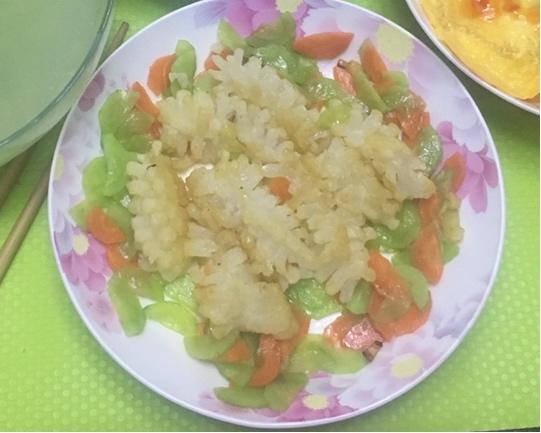 清炒鱿鱼卷