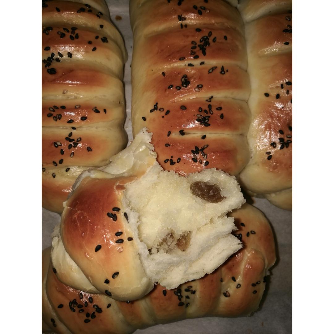 椰蓉葡萄干面包