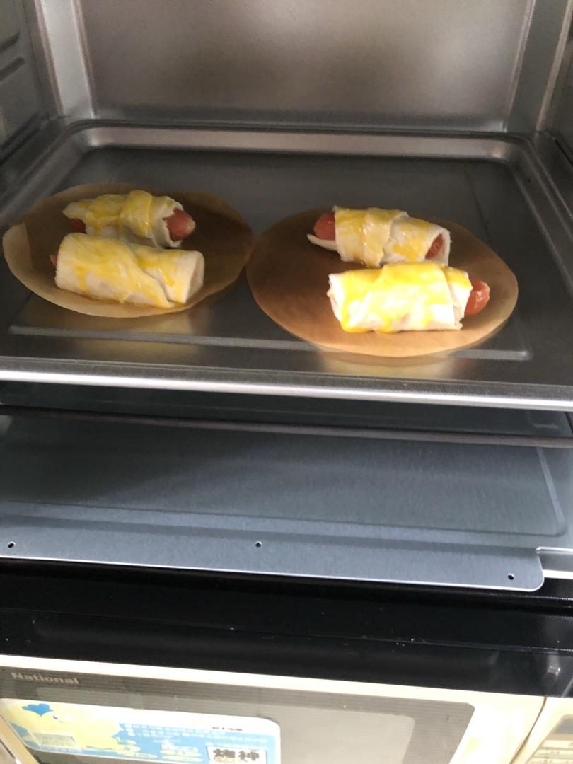 香肠酥皮卷：手抓饼皮还能这样吃，不用和面快速搞定早餐