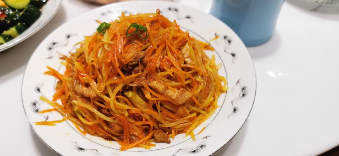 爆炒双丝土豆与胡萝卜丝