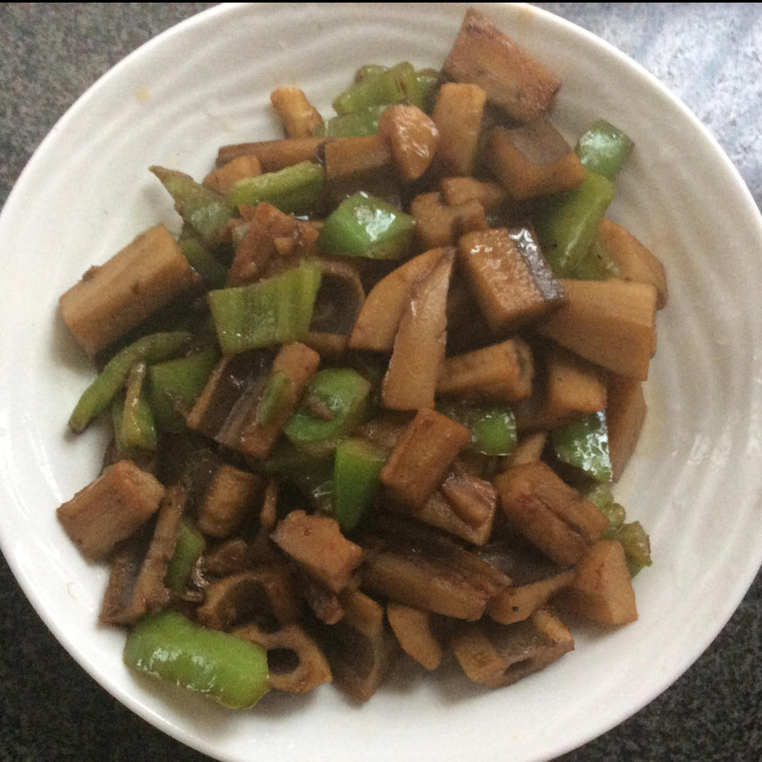 藕丁炒青椒