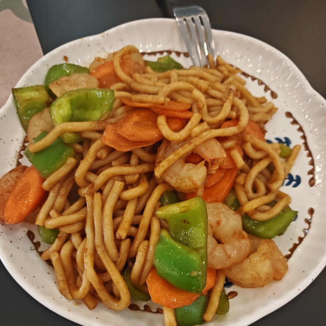 虾仁炒乌冬面～酱汁浓郁，瞬间光盘