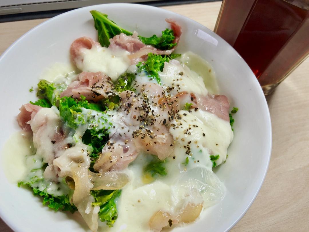 只需摆好材料去微波！惊艳全家的早餐端上桌：香肠奶酪烘蛋