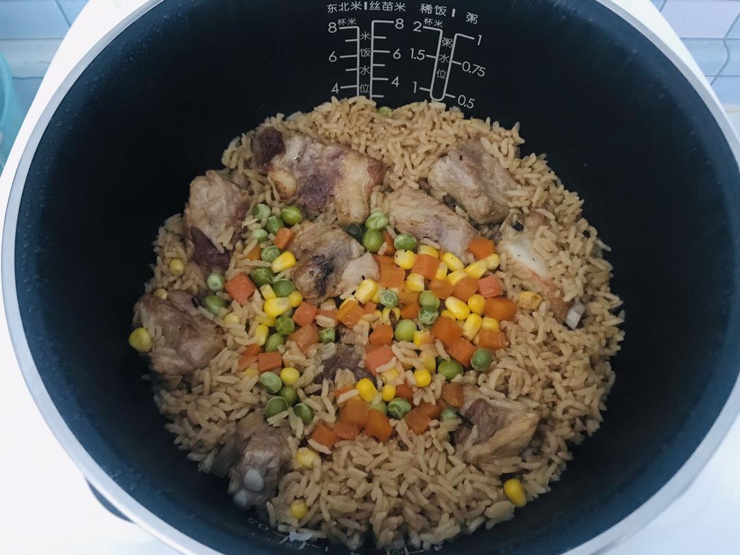 【排骨焖饭】