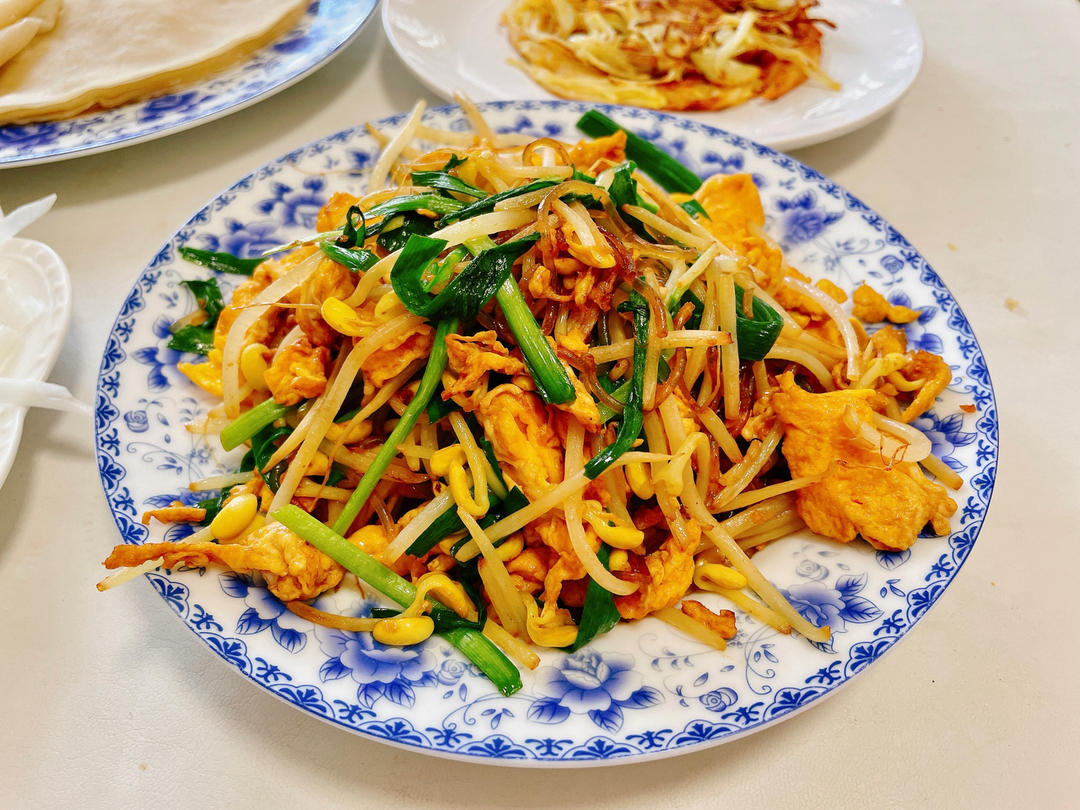 家庭版炒合菜【绿豆芽粉条炒鸡蛋】