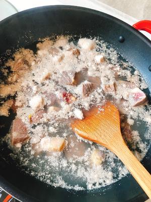 土豆炖牛肉，鲜香入味，好吃到汤都不剩的做法 步骤4