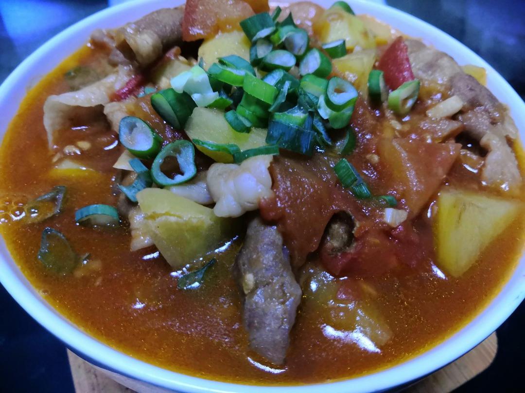 汤汁浓郁，番茄土豆肥牛锅