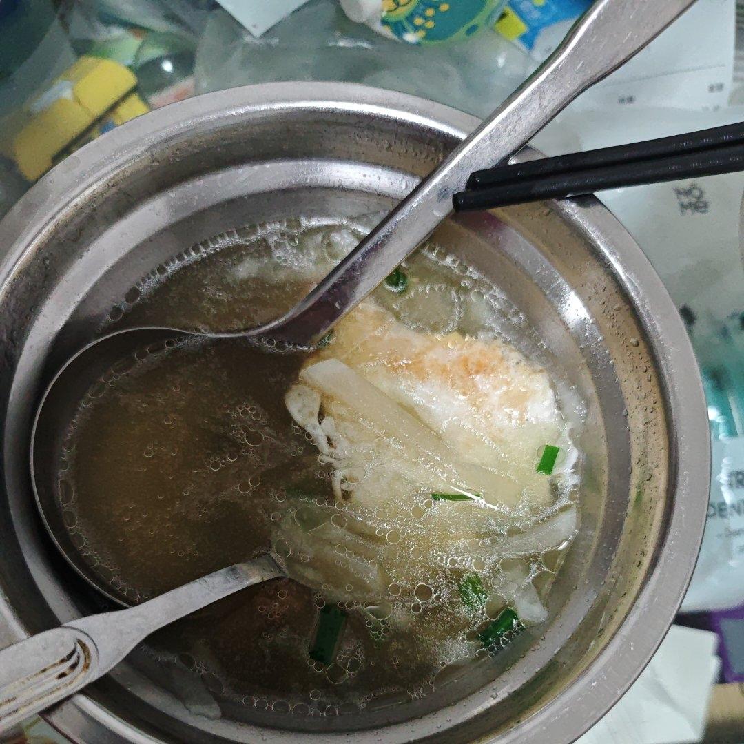 奶白鲜香的萝卜丝煎蛋汤