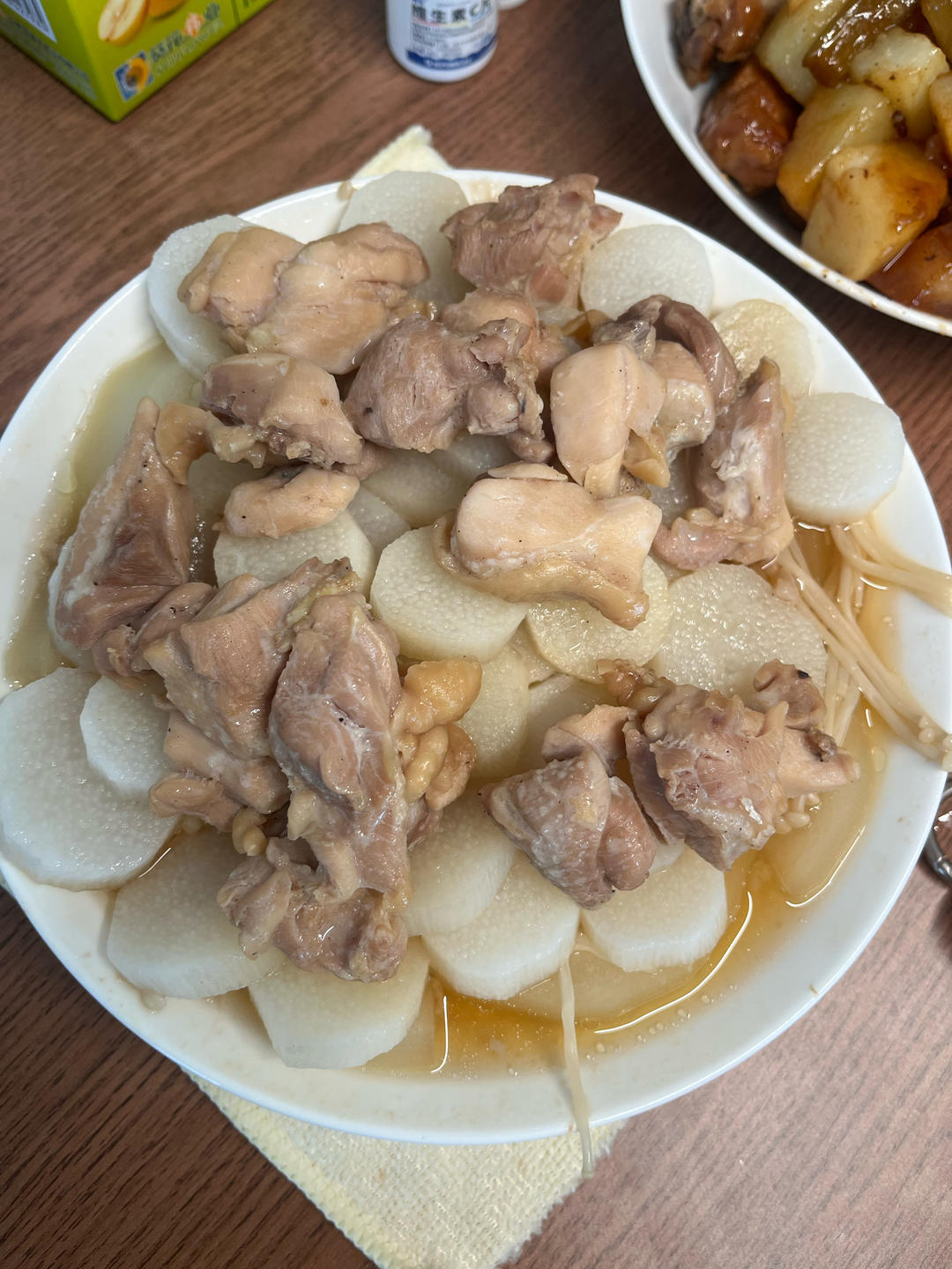 三伏天荤素一锅出 三伏天吃什么喝冷饮吹空调的多吃姜🫚紫苏。火气旺多吃苦瓜。爱出汗消化不好吃山药。胃不好经常晒太阳吃番茄🍅