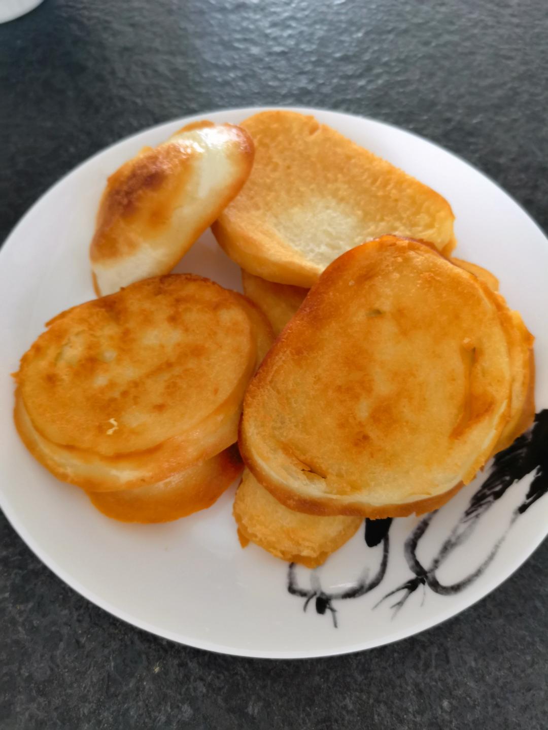 金黄酥脆利口的炸馒头片