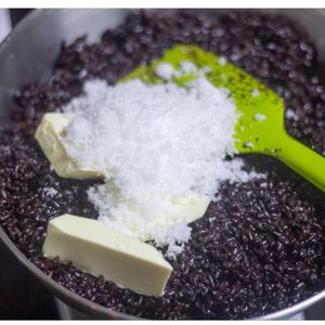 奶香紫米松松面包💜软软糯糯😋皮薄馅大的做法 步骤1