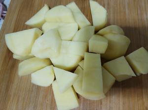 猪肉土豆豆角白菜炖豆腐的做法 步骤3
