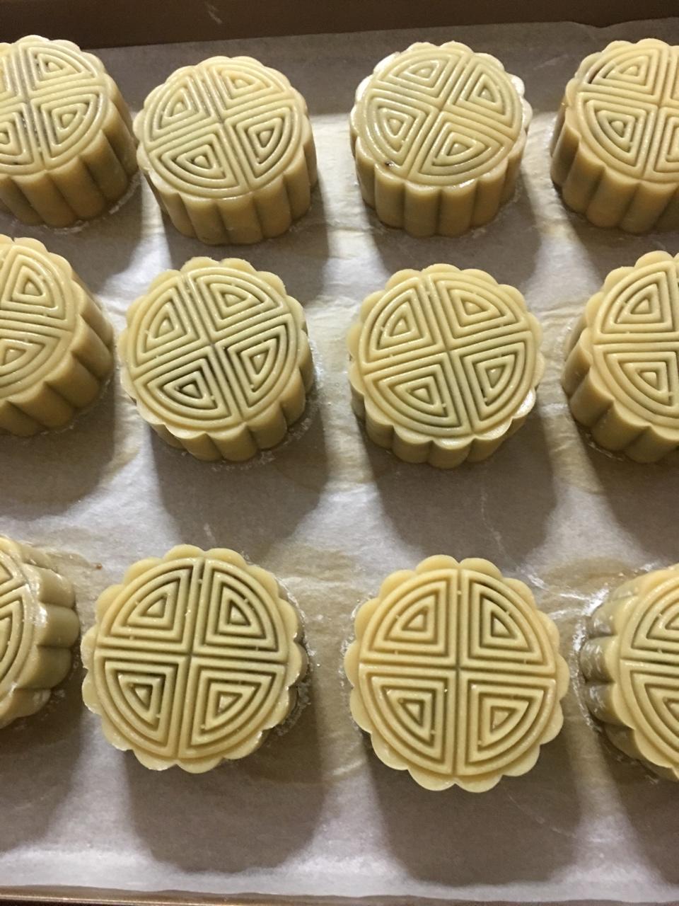 广式月饼—蛋黄莲蓉月饼