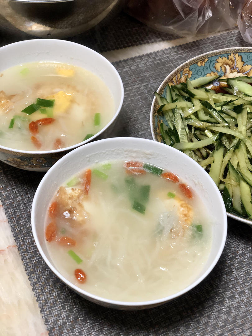适合宝宝秋天喝的汤·煎蛋白萝卜汤