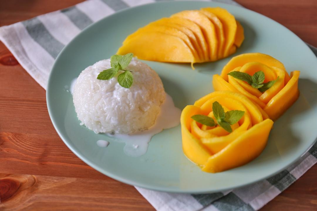 椰浆芒果糯米饭（附芒果玫瑰花做法）