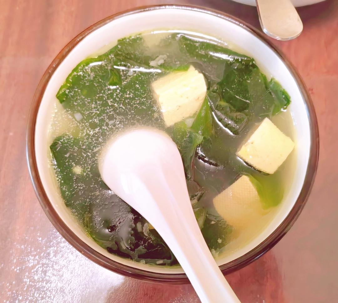 裙带菜豆腐汤