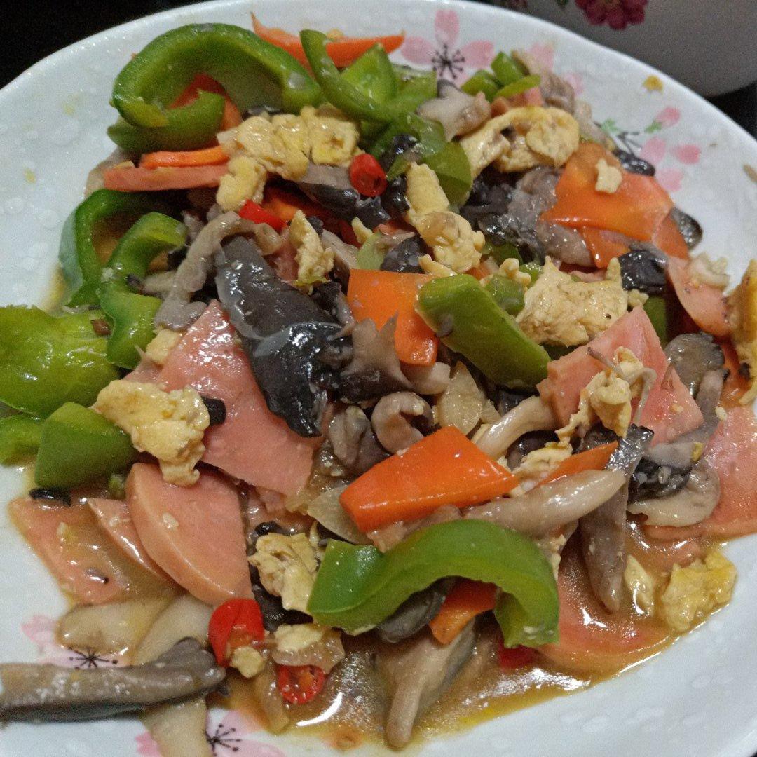 平菇青椒炒鸡蛋 好吃又营养的超快手家常菜