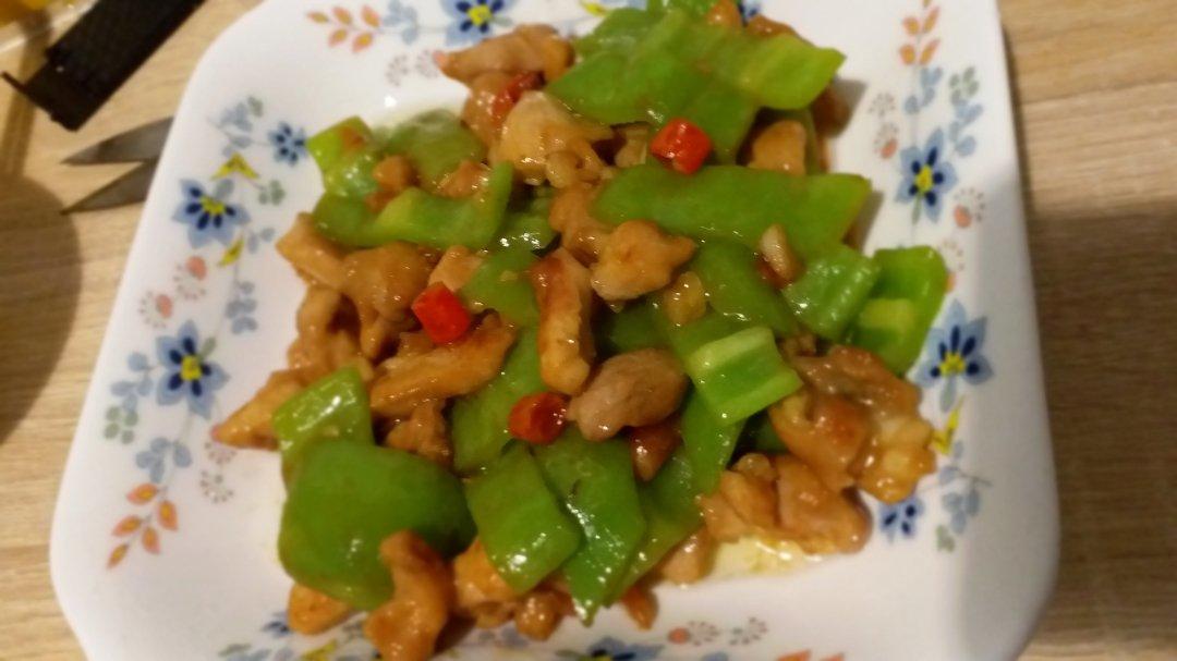 双椒炒鸡肉