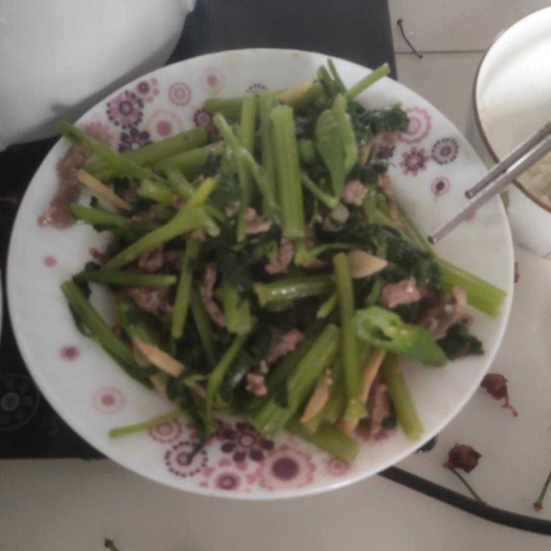 牛肉炒芹菜(不老不柴嫩滑多汁)