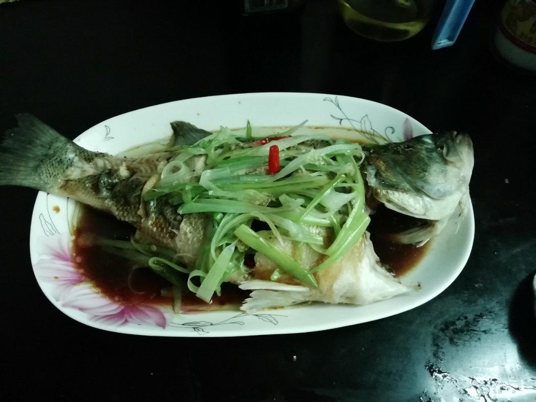 清蒸海鲈鱼