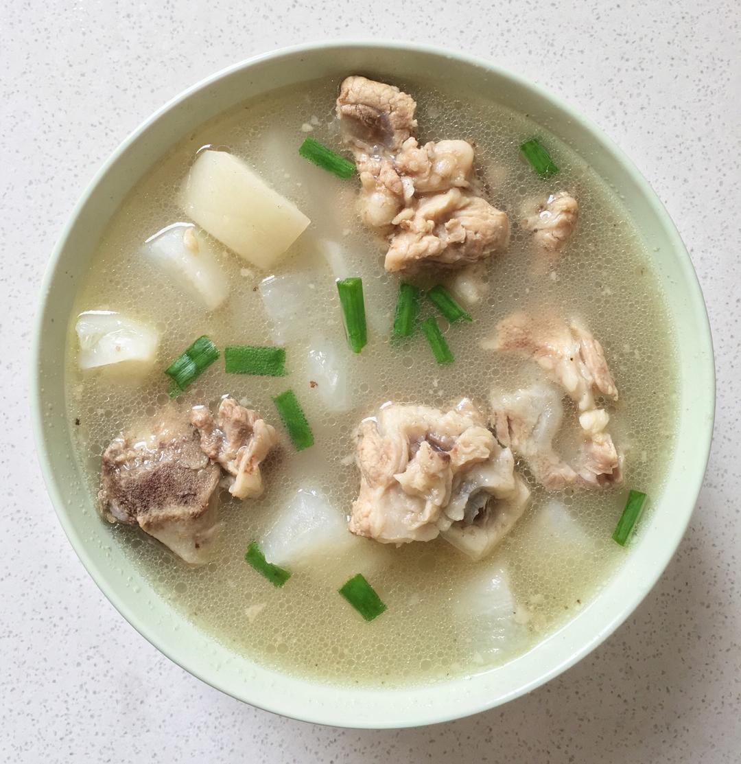 筒骨炖萝卜