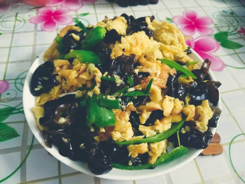 3分钟快手菜之黑木耳炒鸡蛋