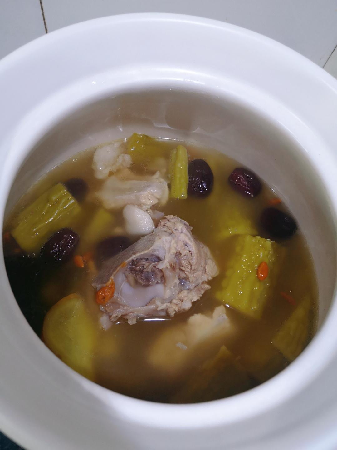 老广靓汤-苦瓜排骨汤