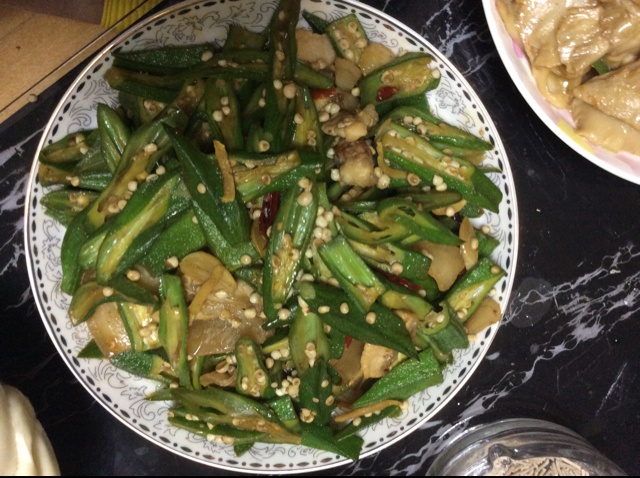 五花肉炒秋葵