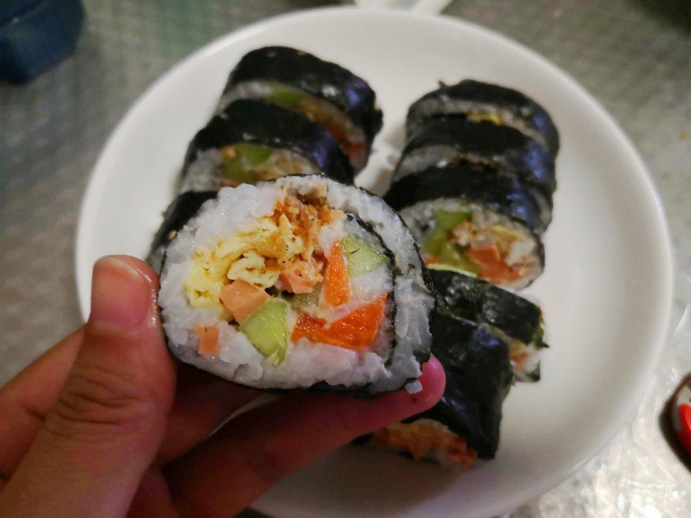 简易版肉松鸡蛋寿司卷