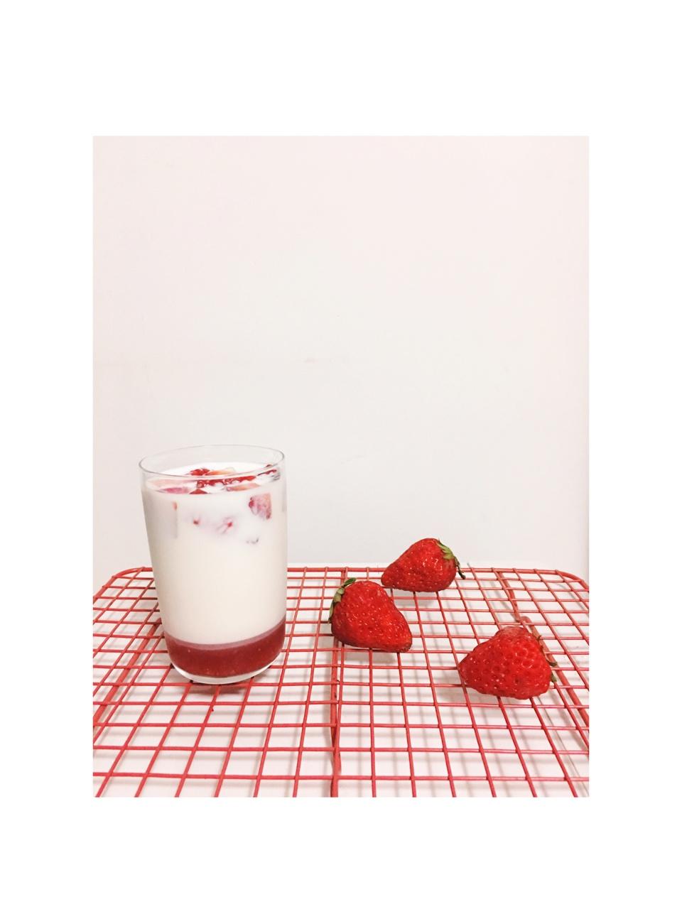 2017春日网红草莓牛奶