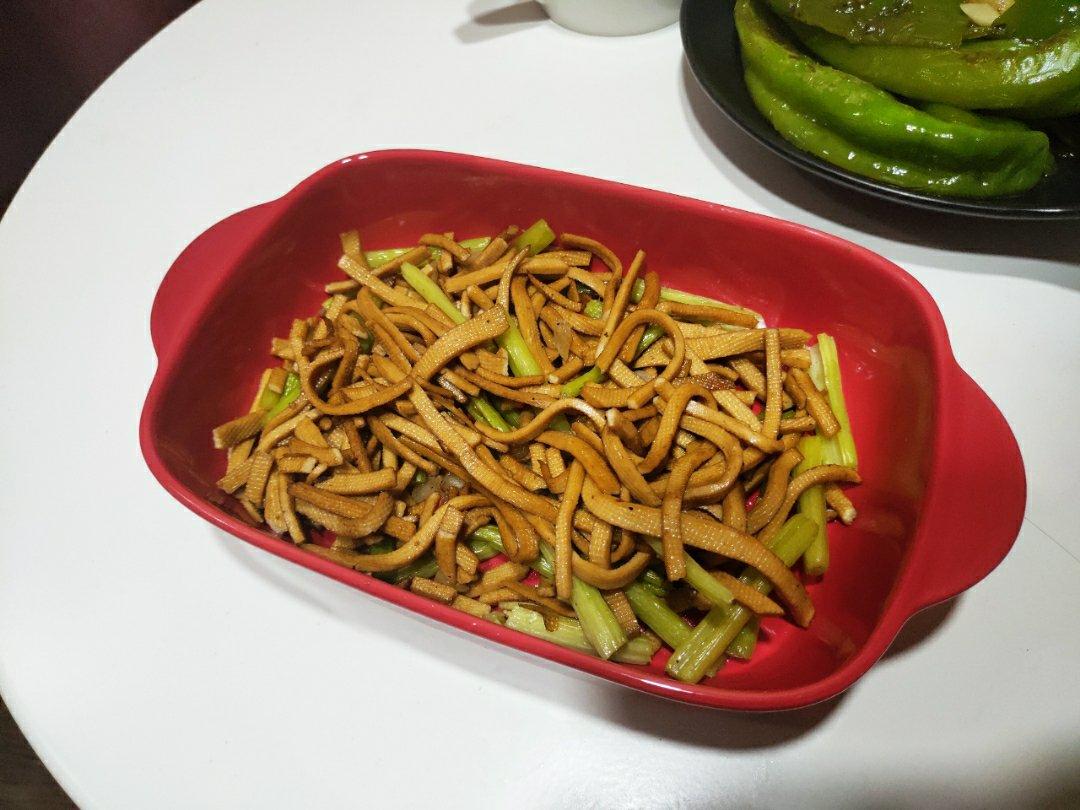芹菜炒香干