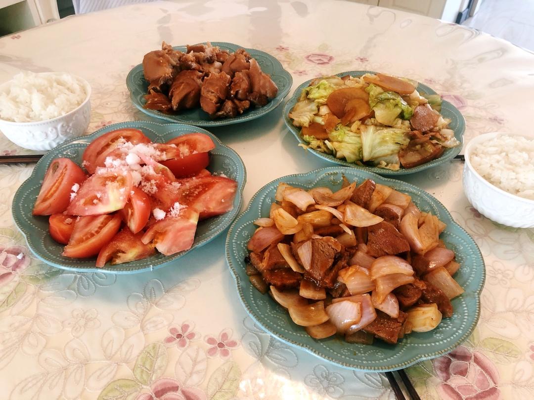 兔子一家的幸福欢宴