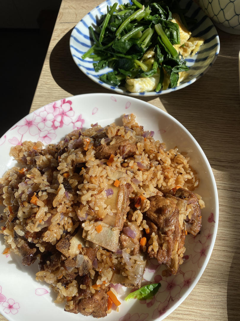 芋头排骨焖饭—有饭有肉有菜一人食