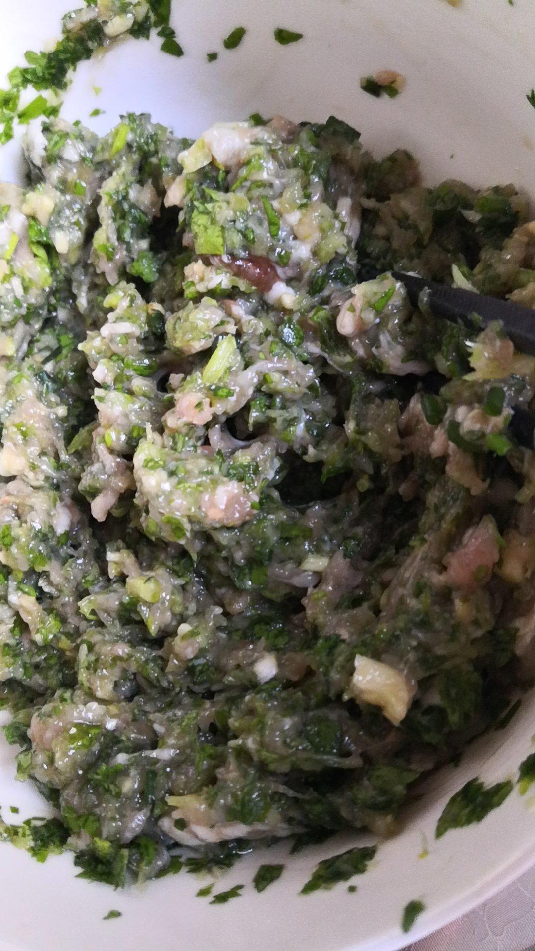 璐璐和吃货做的饺子馅(大肉芹菜)