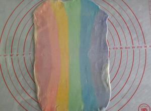 为爱种下一道彩虹：彩虹螺旋酥的做法 步骤10