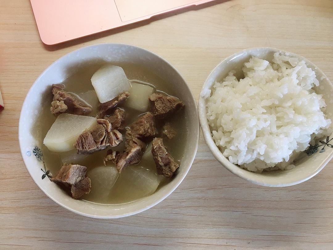 牛肉炖萝卜