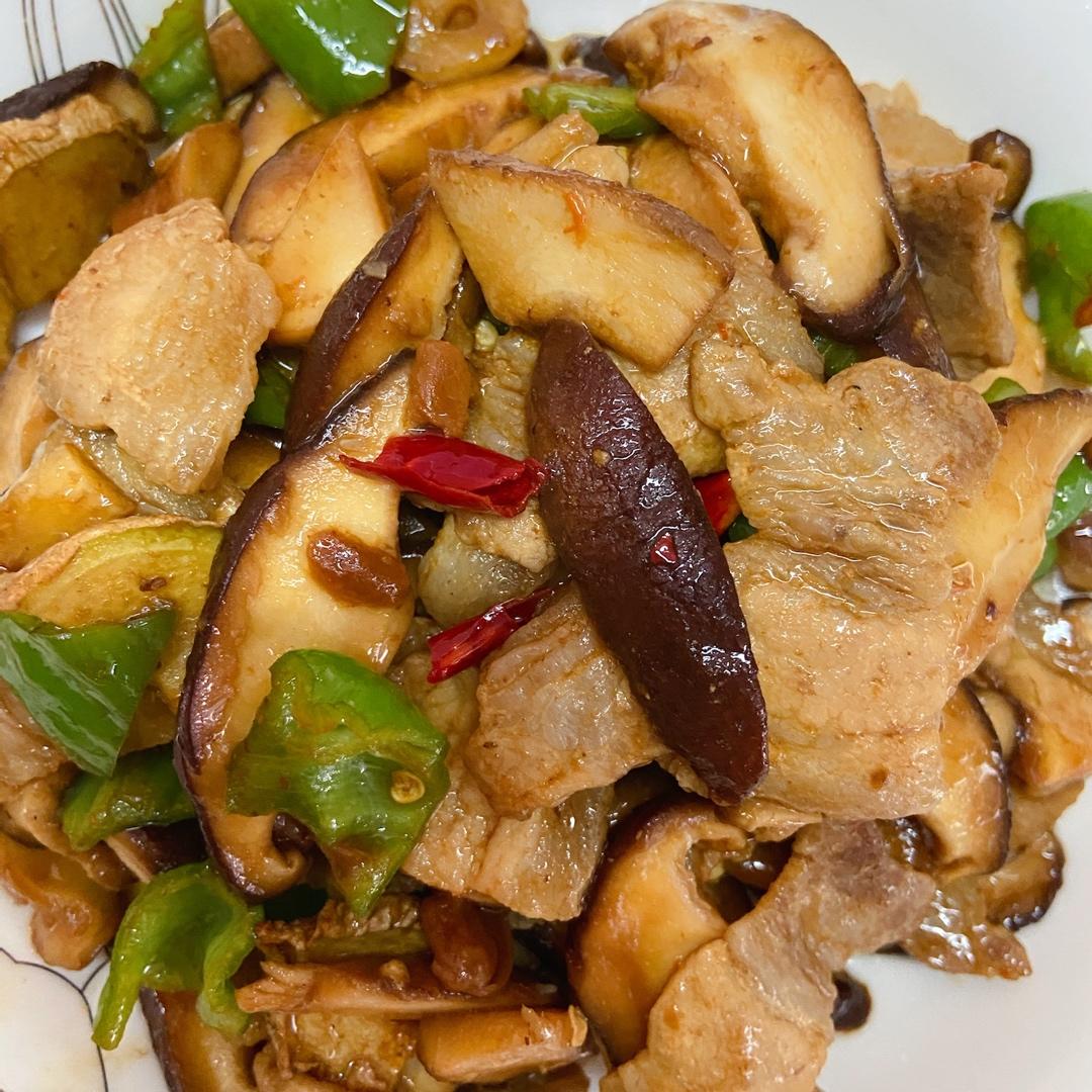 香菇炒肉辣辣辣