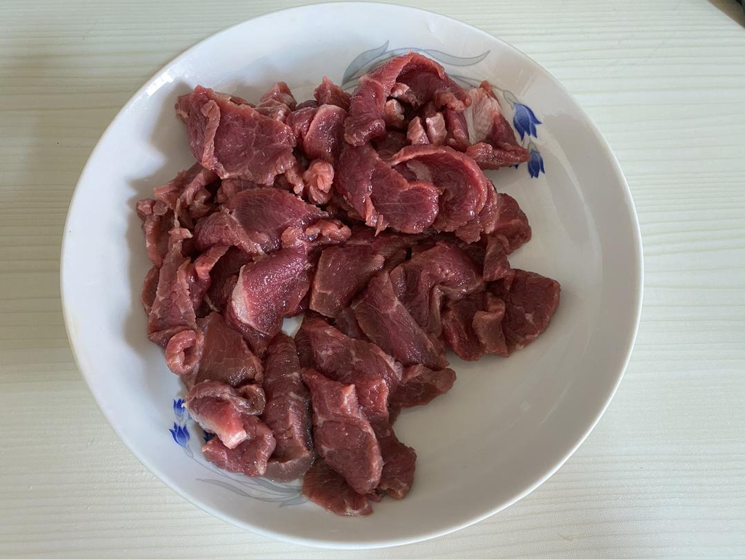 牛肉炒青椒的做法 步骤2