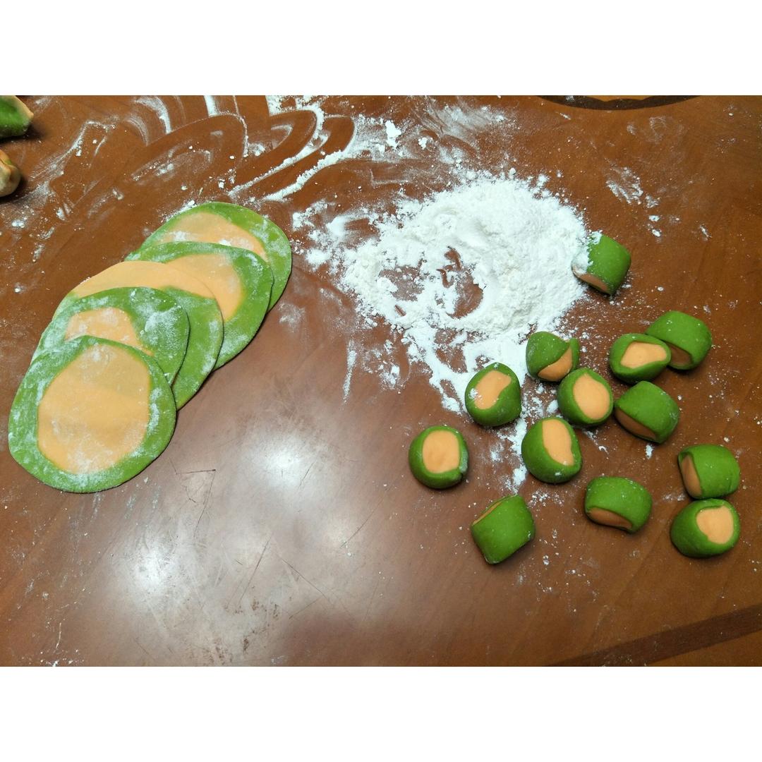 翡翠白玉白菜饺子详细版（附翡翠白玉白菜饺子包法，翡翠白玉饺子皮两种制法，面包机和面，翡翠白玉烧卖，各种馅料搭配）