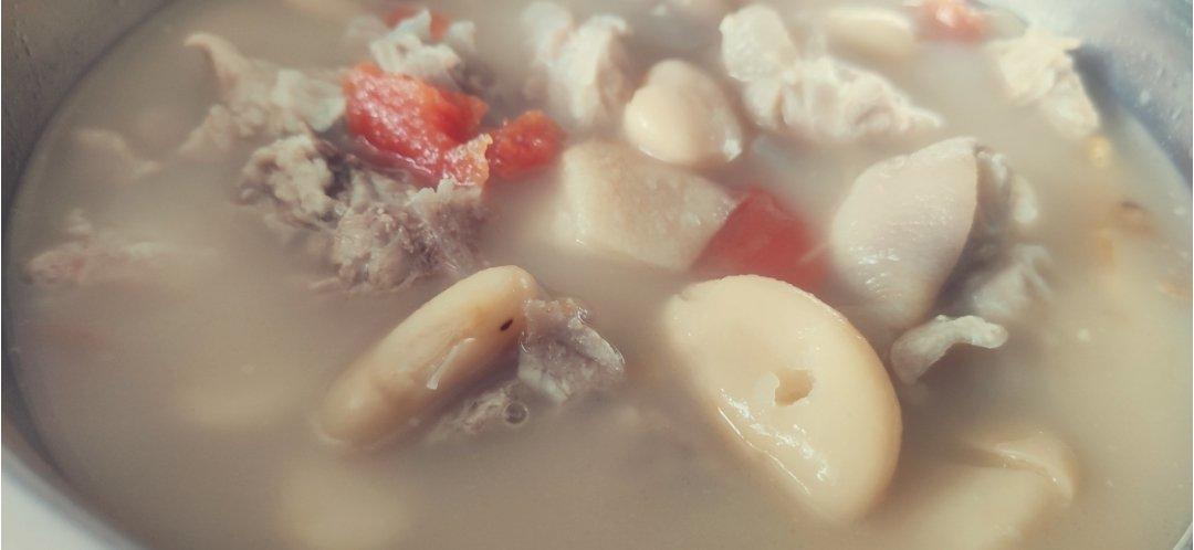 黄豆花生猪脚汤