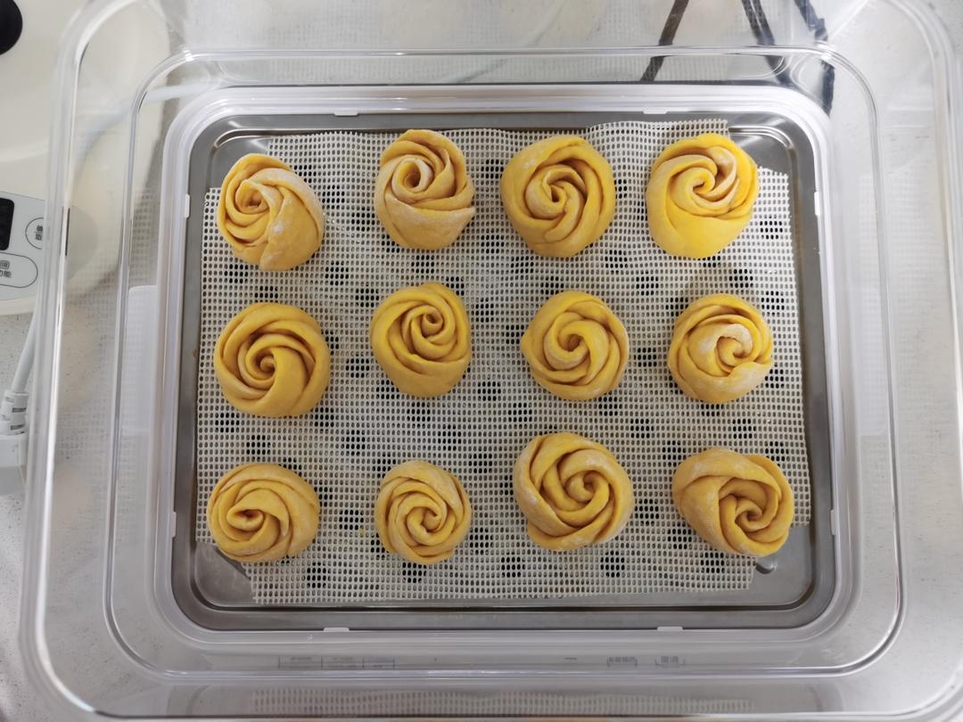 可以给宝宝当辅食的单纯版南瓜馒头，含玫瑰花、刺猬、南瓜造型馒头做法