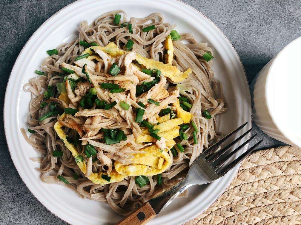 【减脂超清爽鸡丝荞麦面的做法步骤图】柚子家的轻食光_下厨房